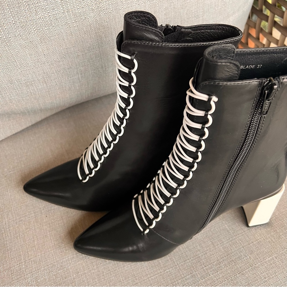 Tamara London Blade Pointed Toe Leather Boots Black and White Size 37 or US 6.5 - Picture 8 of 16